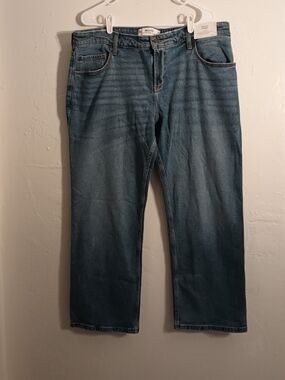 Hollister Low-Rise Relaxed Straight Jeans